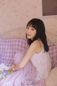 女生和男生一起在怼怼怼